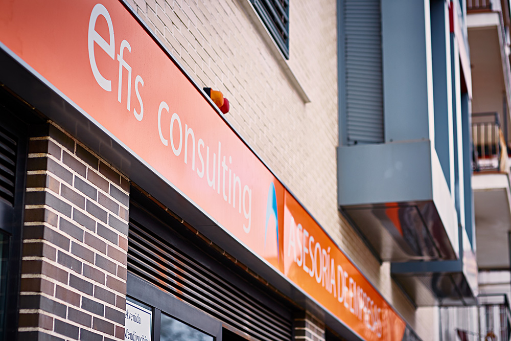 Efis Consulting storefront signage in Leganés